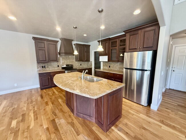 Building Photo - 2034 E 4500 S
