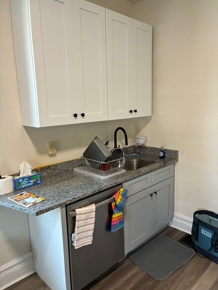 Building Photo - 432 Birkel Ave