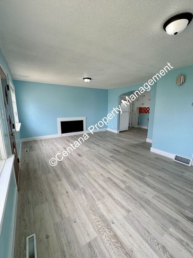 Building Photo - 2 Bedroom 1 Bath Home