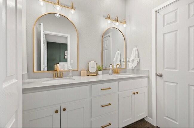 Building Photo - 1305 Swallowtail Dr
