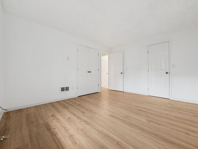 Building Photo - Completely Refreshed Head to Toe!