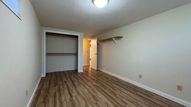 Building Photo - Private Olympia Townhome w Fully Fenced Ba...