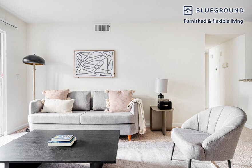 Building Photo - 1220 N Fair Oaks Ave