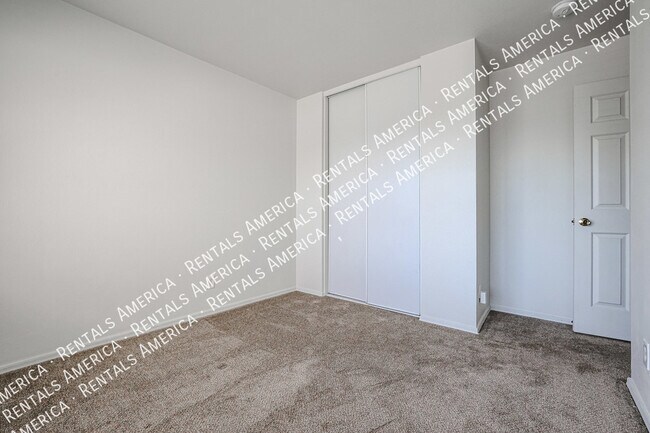 Building Photo - Centrally Located in El Mirage