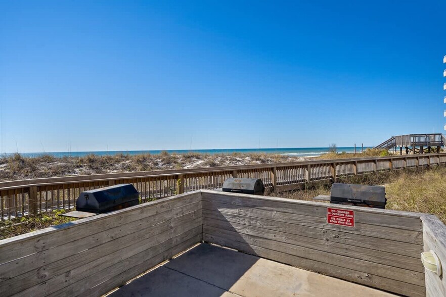 Building Photo - 7205 Thomas Dr