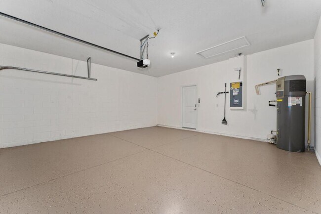Building Photo - 12845 Sawgrass Pine Cir