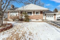 Building Photo - 2803 Crescent Dr