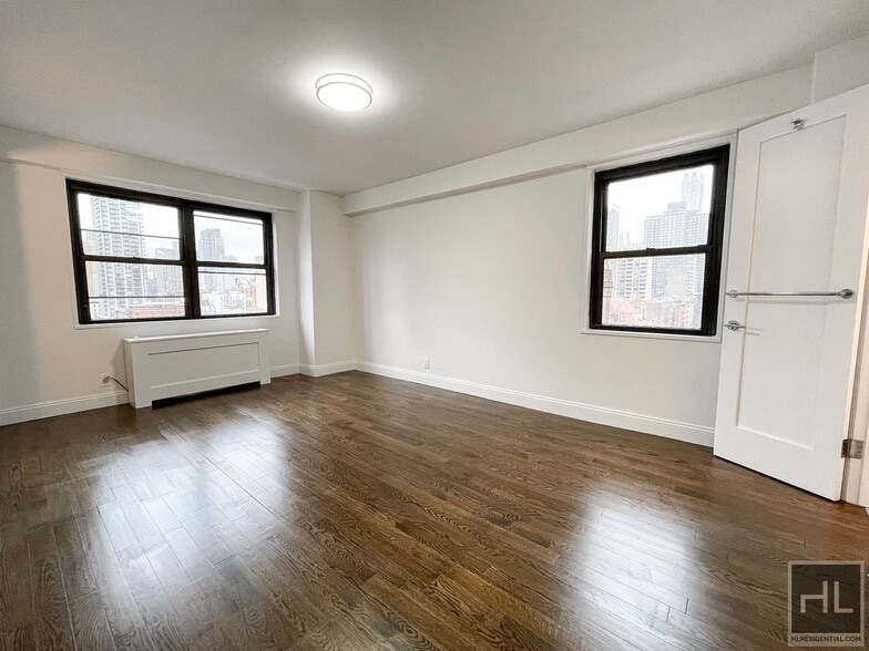 Building Photo - E 88th St