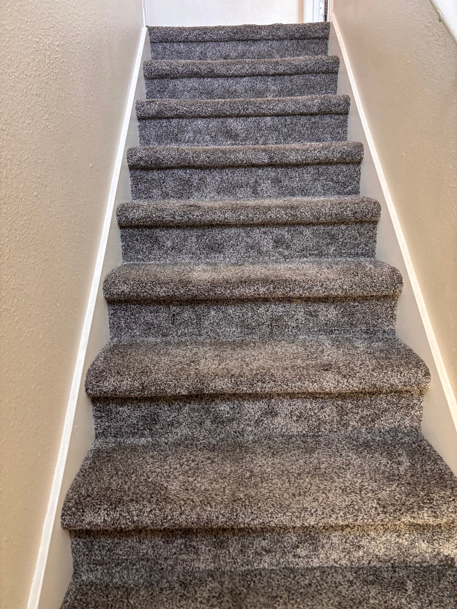 Building Photo - 657 N Main Ave