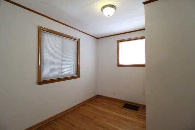 Building Photo - 1+ Bedroom 1 Bath Apartment in Midtown