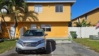 Building Photo - 177 NE 12th Ave