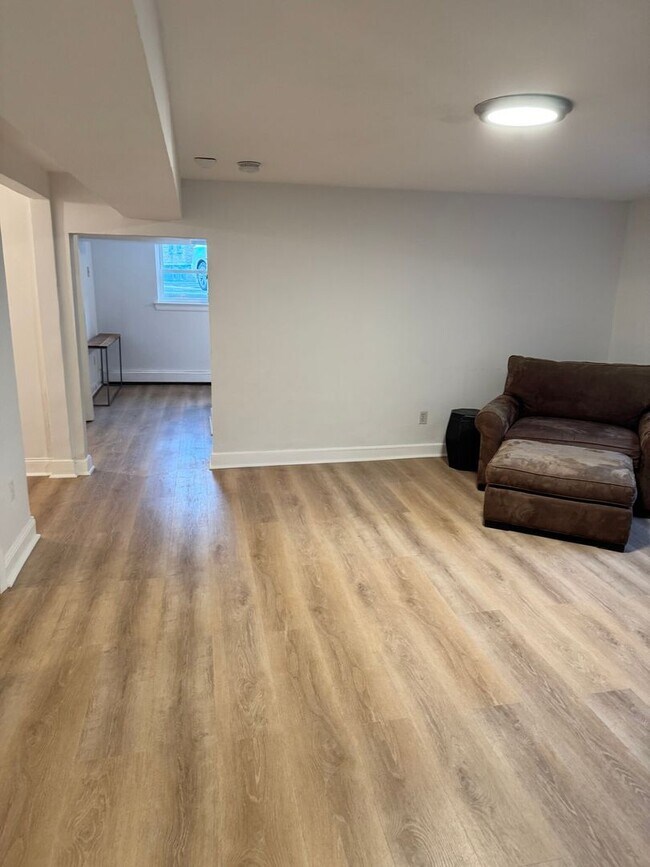 Building Photo - Desirable apartment in Brighton