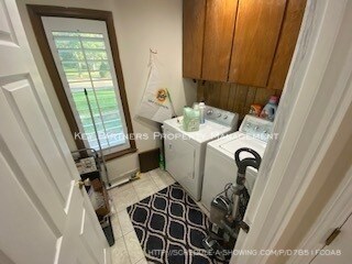 Building Photo - 8620 W 117th - SPACIOUS and Updated!