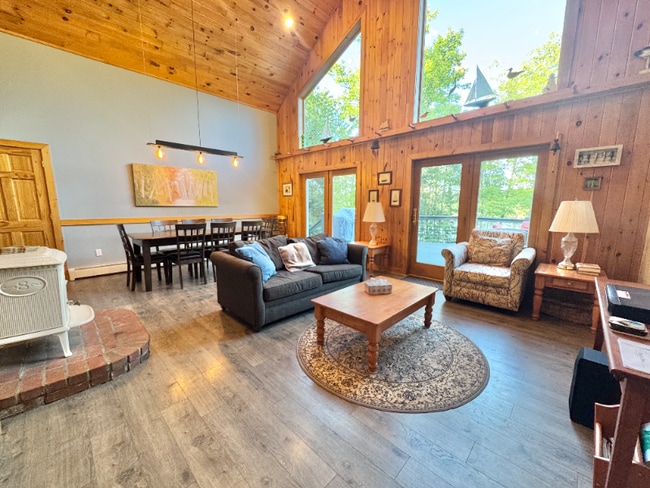 Building Photo - 5 Bracken Ln