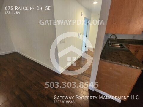 Building Photo - 675 Ratcliff Dr SE