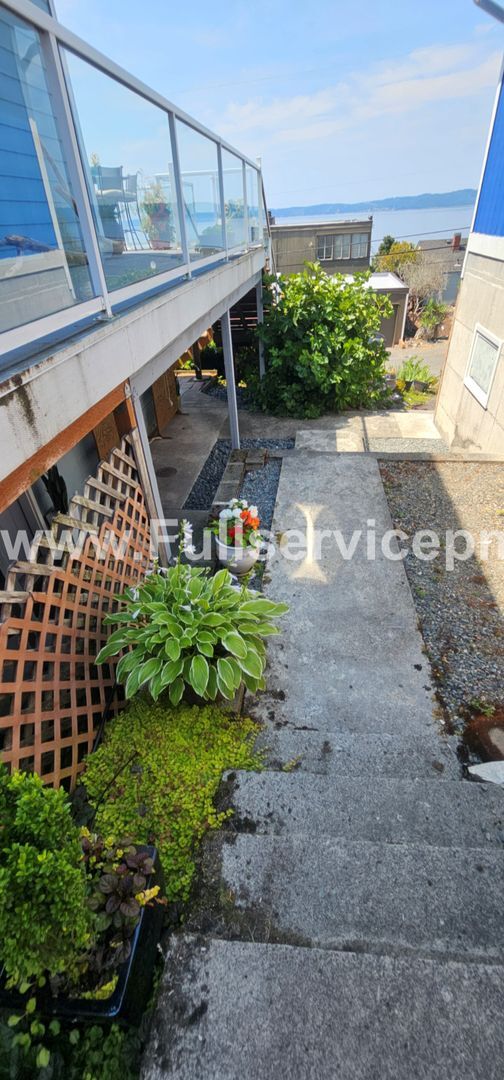 Building Photo - Quiet and charming 1 bedroom 1 bath DS apartment in Redondo Beach house