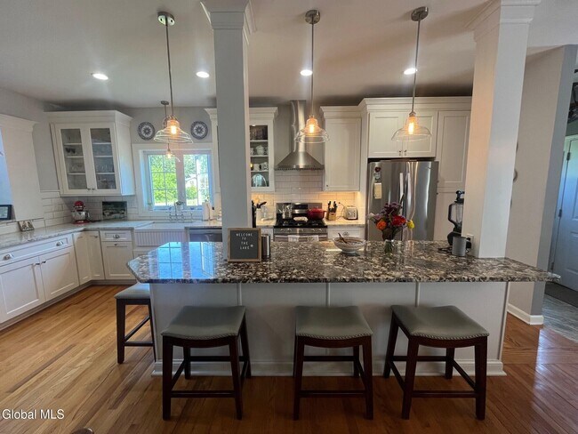 Building Photo - 68 Vista Dr