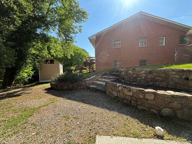 Building Photo - 3479 Overbrook Dr