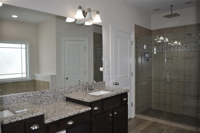 Building Photo - 2502 Majestic Oaks Ct