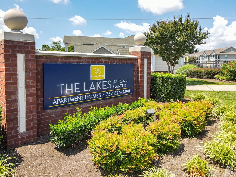 Lakes at Town Center - THE LAKES AT TOWN CENTER