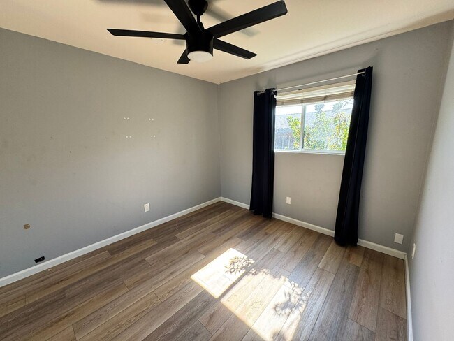 Building Photo - Upgraded 3 Bed / 2 Bath Pool Home with Sol...