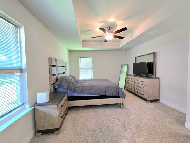 Building Photo - Spacious 4BR Home Near Navy Federal & UWF ...