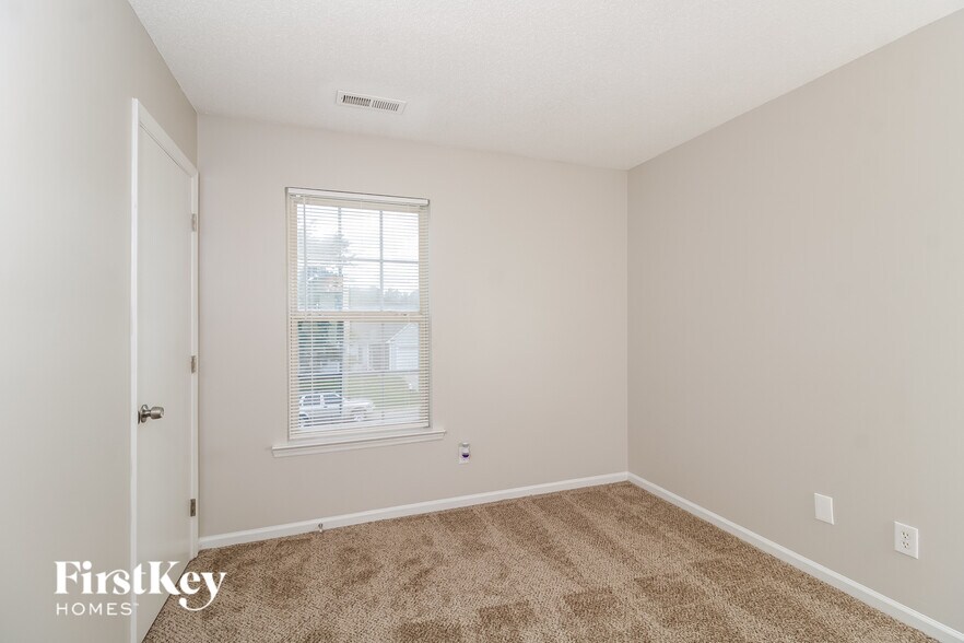 Building Photo - 4230 Fairwood Dr