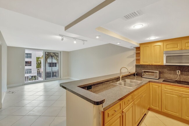 Building Photo - 345 Ocean Dr