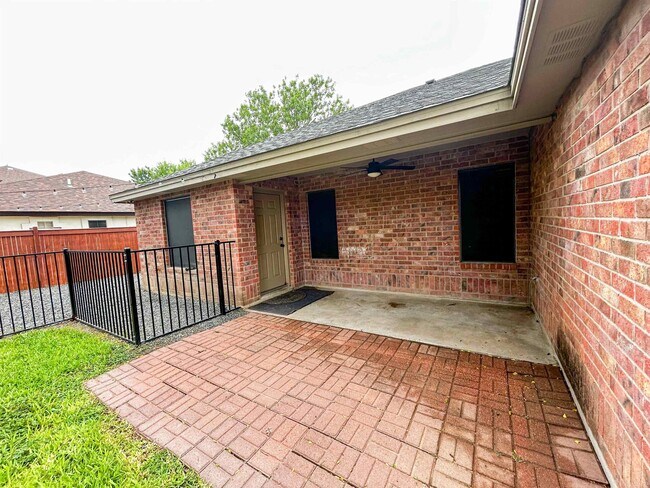 Building Photo - 115 Grove Ave