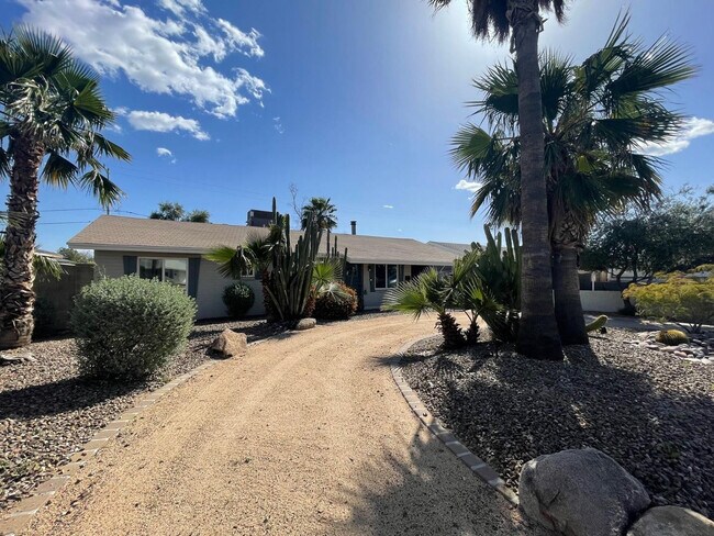 Building Photo - 843 E Butler Dr