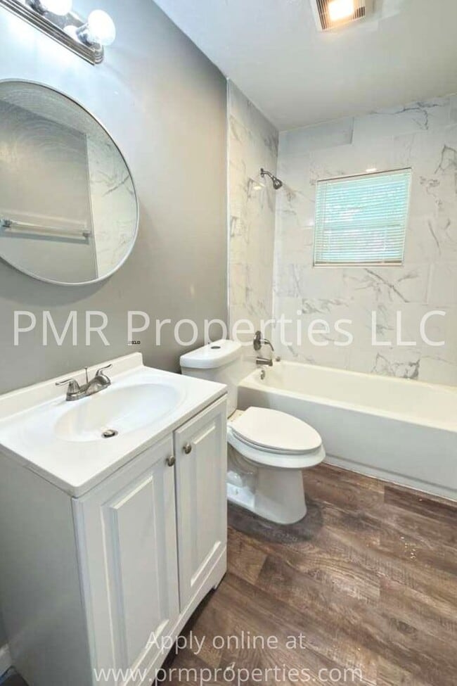Building Photo - 4 Bedrooms / 2.5 Bathrooms House