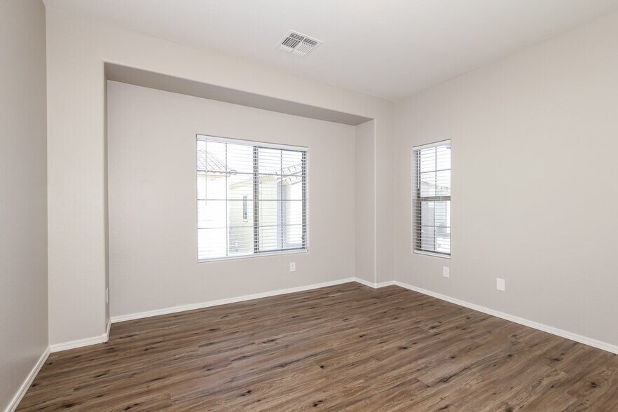 Building Photo - 17754 W Langer Ln