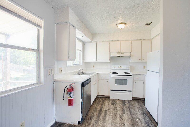 Primary Photo - 20105 San Marcos Hwy