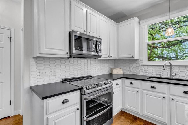 Building Photo - 11500 Emerald Falls Dr