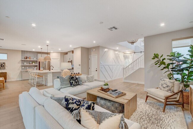 Building Photo - Luxury Fully Furnished Designer Home in Inspirada!