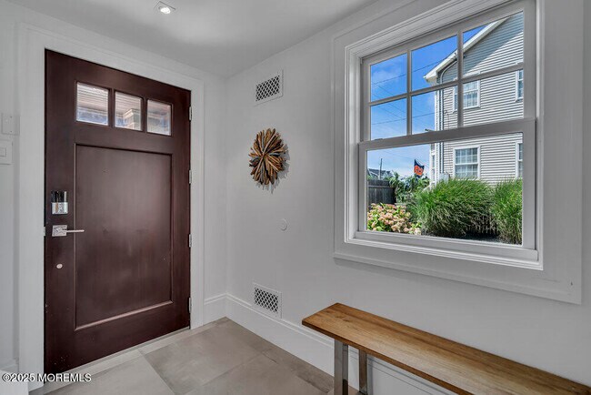 Building Photo - 985 Ocean Ave