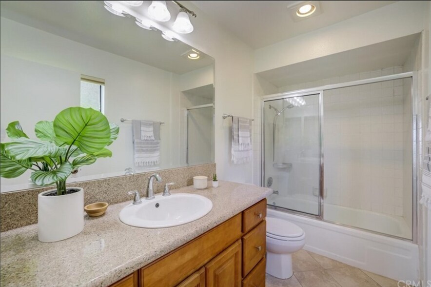 Building Photo - 688 Vallejo Villas