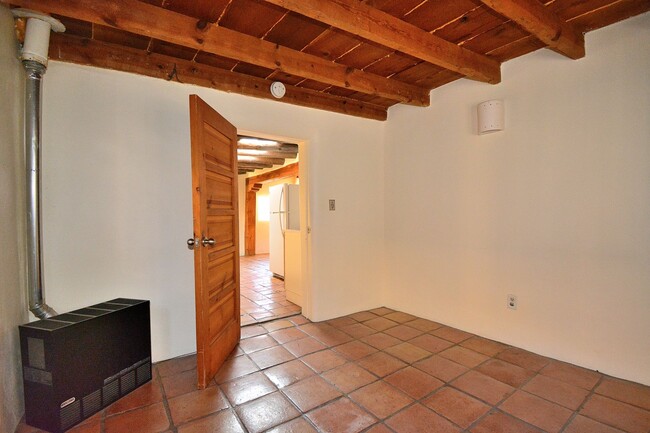 Building Photo - 142 Duran St