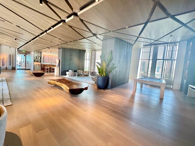 Building Photo - Well Maintained 1 Bed, 1 Bath, 1 parking i...