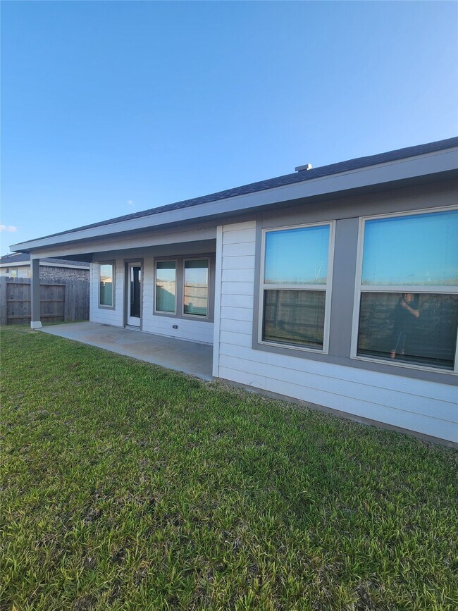 Building Photo - 7927 Elk Grv Ln