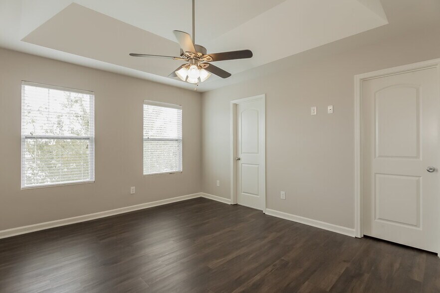 Building Photo - 4202 Broadstairs Dr SW