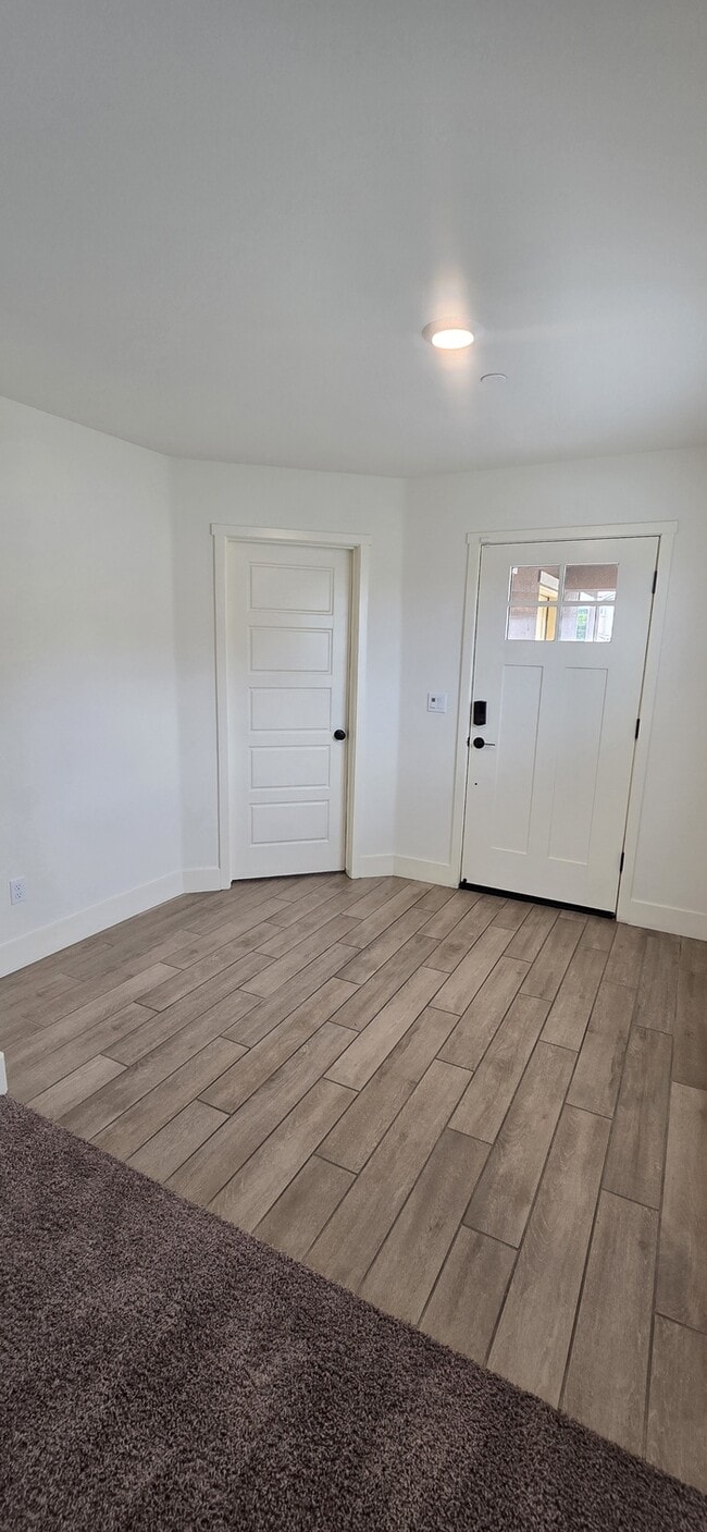 Building Photo - Atwater 5 Bedroom 3.5 Bathroom Home