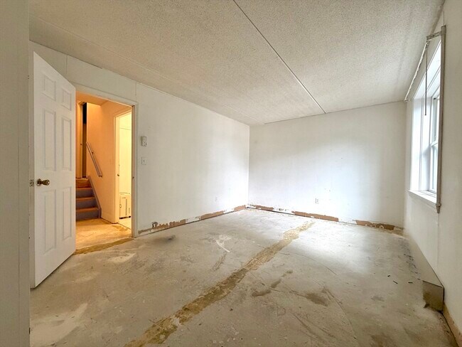 Building Photo - 26 Ellingwood St