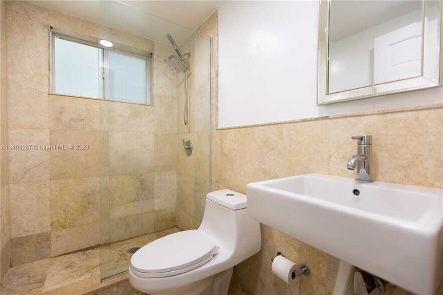 Building Photo - 731 6th St