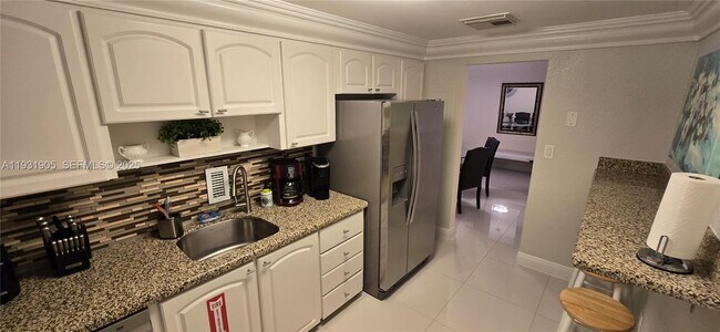 Building Photo - 4001 S Ocean Dr