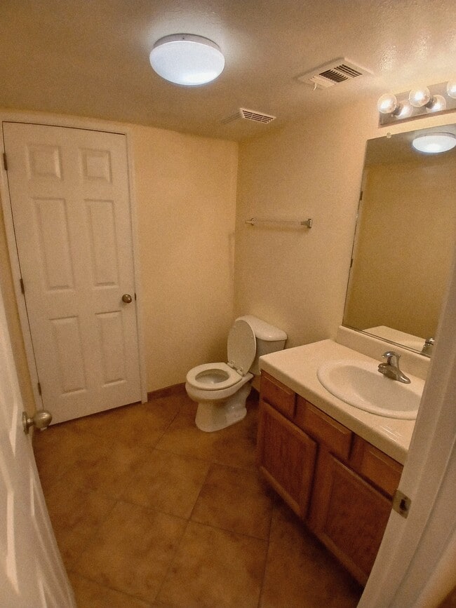 Building Photo - 1842 Santa Maria Ave