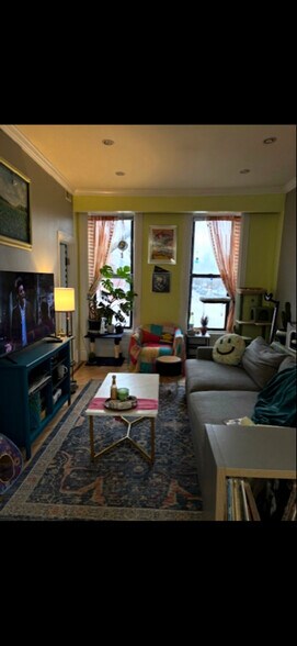 Building Photo - 530 N Oakley Blvd