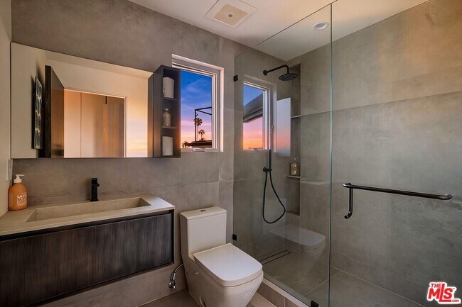 Building Photo - 9270 Kinglet Dr