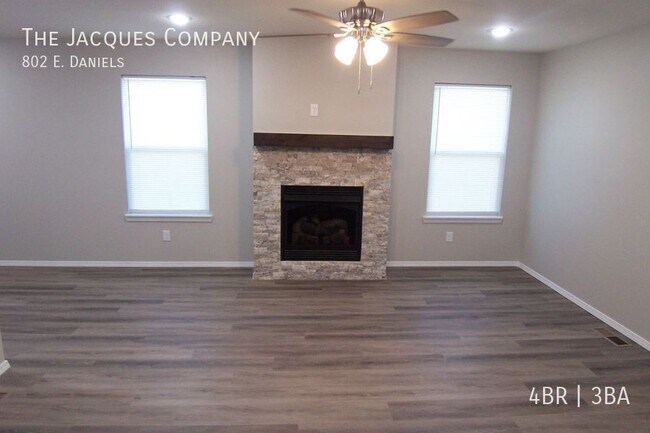 Building Photo - 802 E. Daniels-