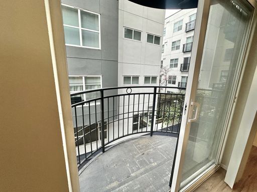 Building Photo - Beautiful convertible studio condo w/garage space included in desirable Belltown! AVAILABLE NOW!